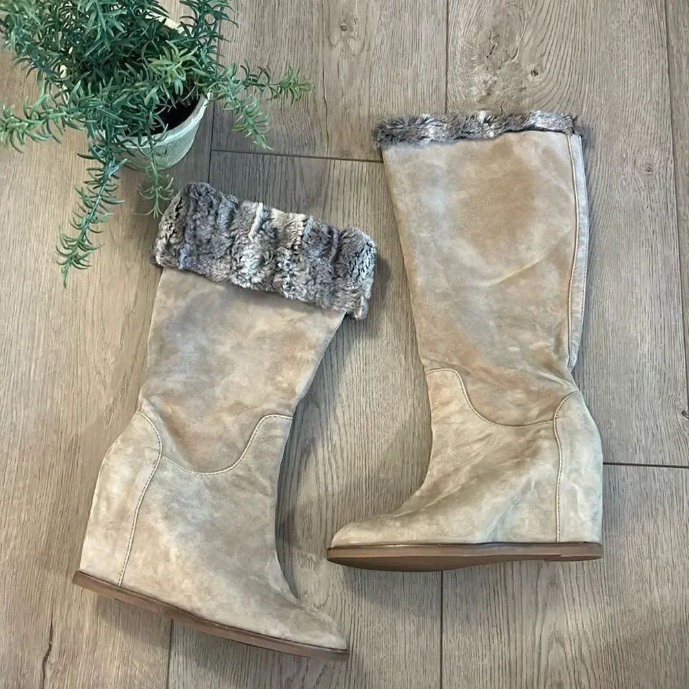 SUEDE JOHNSTON AND MURPHY FAUX FUR LINED TALL WEDGE BOOT LIGHT TAN SIZE 8.5 EEUC